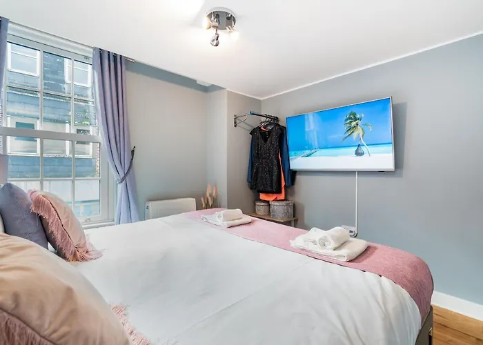 Central Apartment With 55” Smart Tv+Netflix