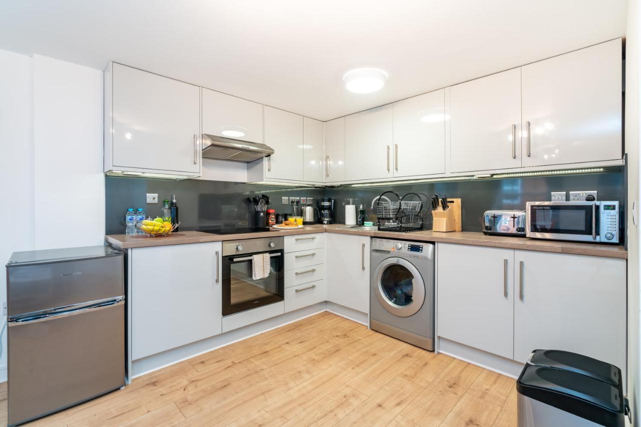 With 55” Smart Tv+netflix * Andover